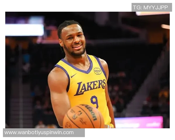 詹姆斯感慨布朗尼在伤病潮中抓住机会的成长与进步